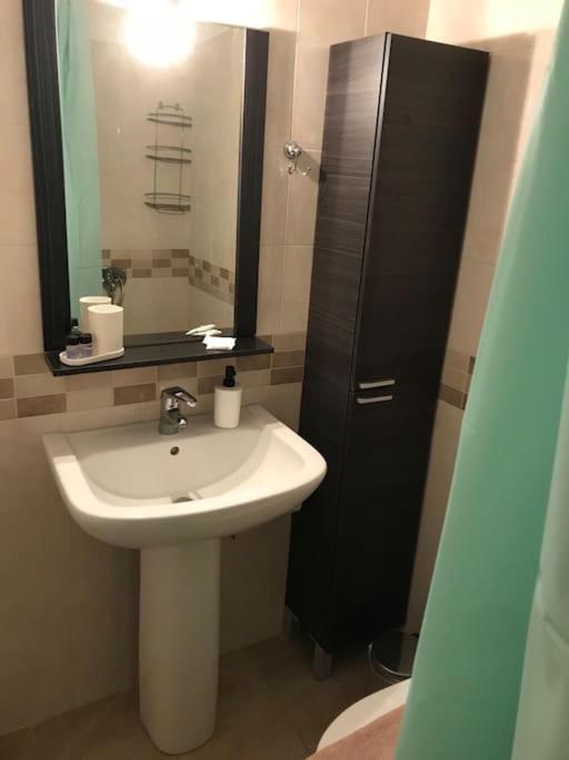 Kyparissia Cozy Flat - 5Mins Walking From Beach Apartment Bagian luar foto